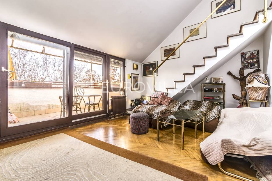 Trg Republike Austrije, četverosoban stan NKP 110 m2 - cover