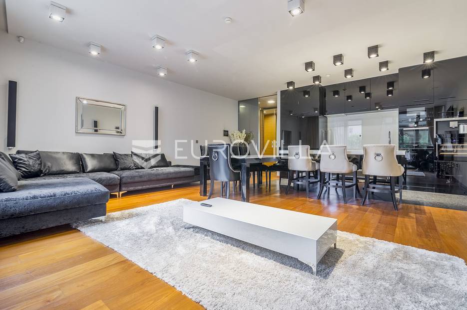 Cvjetni trg luksuzan četverosoban stan sa 2 garaže - cover