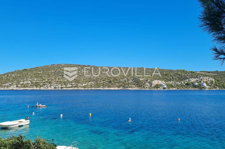 Drvenik, mediteranska kuća drugi red do mora - cover