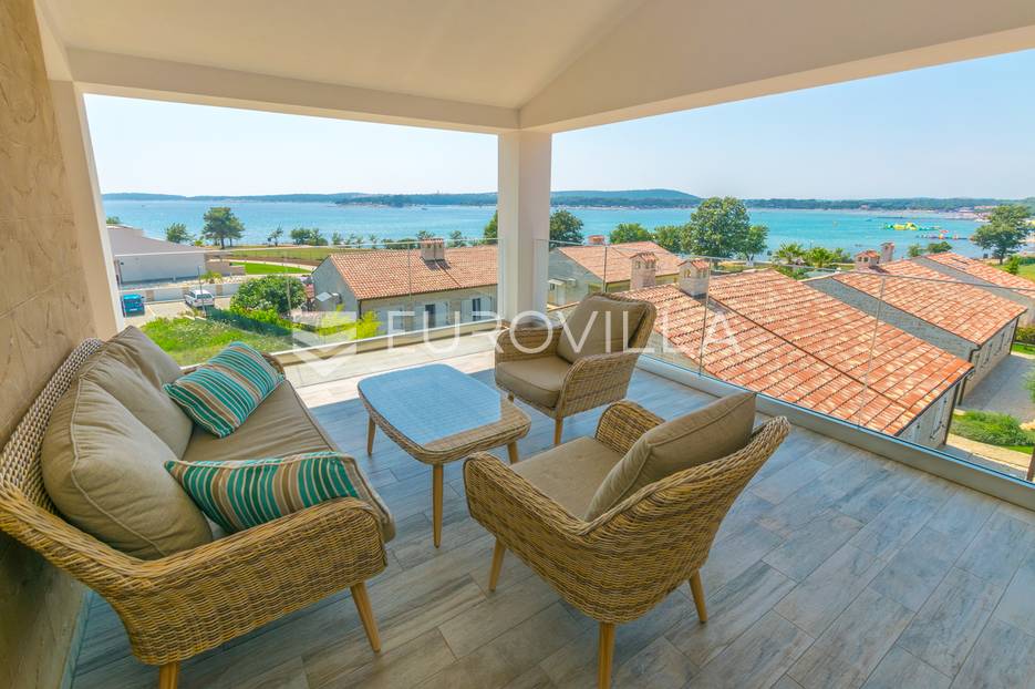 Medulin, kuća 100 m od mora, NKP 186,30 m2 - cover