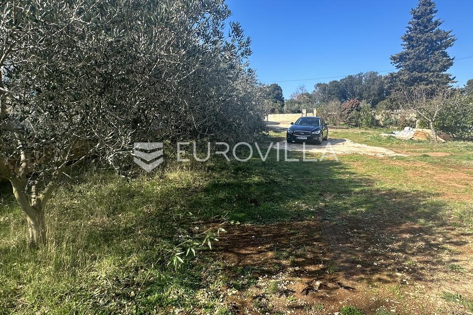 Istra, Banjole - centar mjesta, građevinsko zemljište 1000 m2 - cover