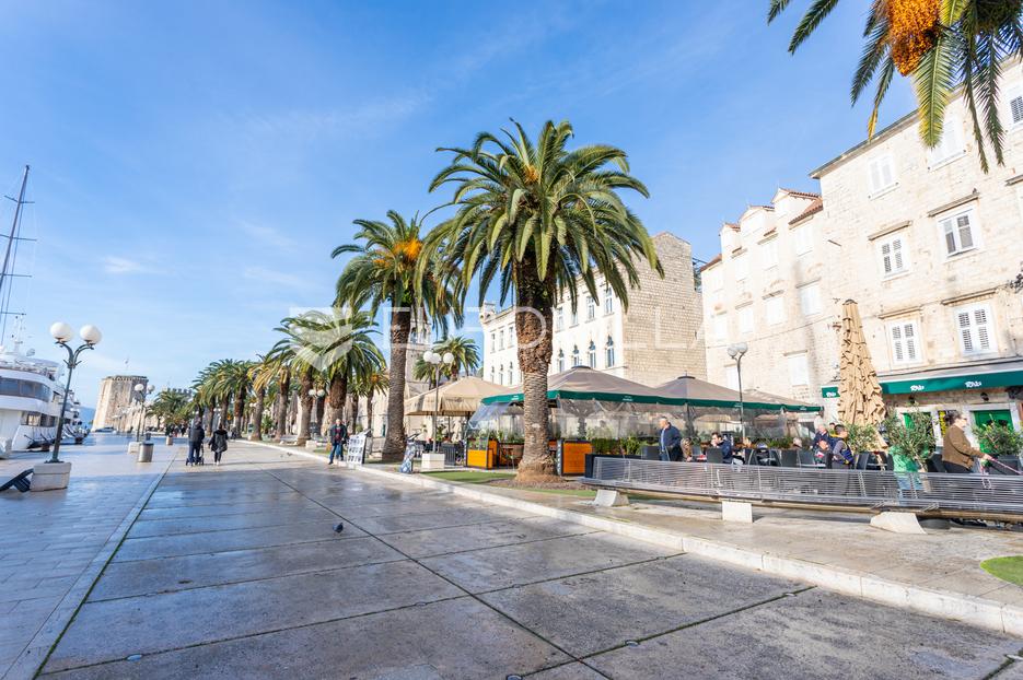 Trogir, dvosoban stan u prizemlju novogradnje - cover