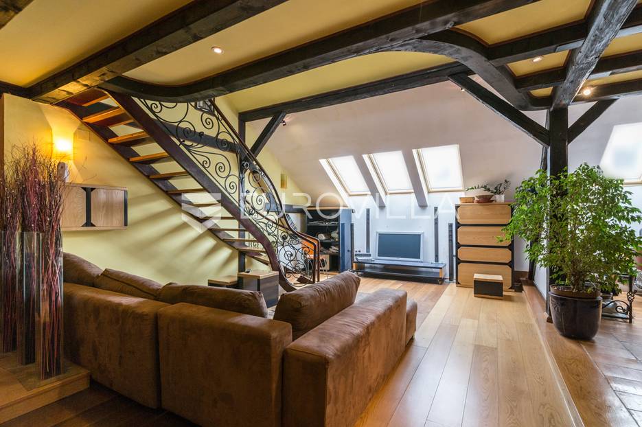 Ilica četverosoban stan s terasom 50m2 i garažom - cover