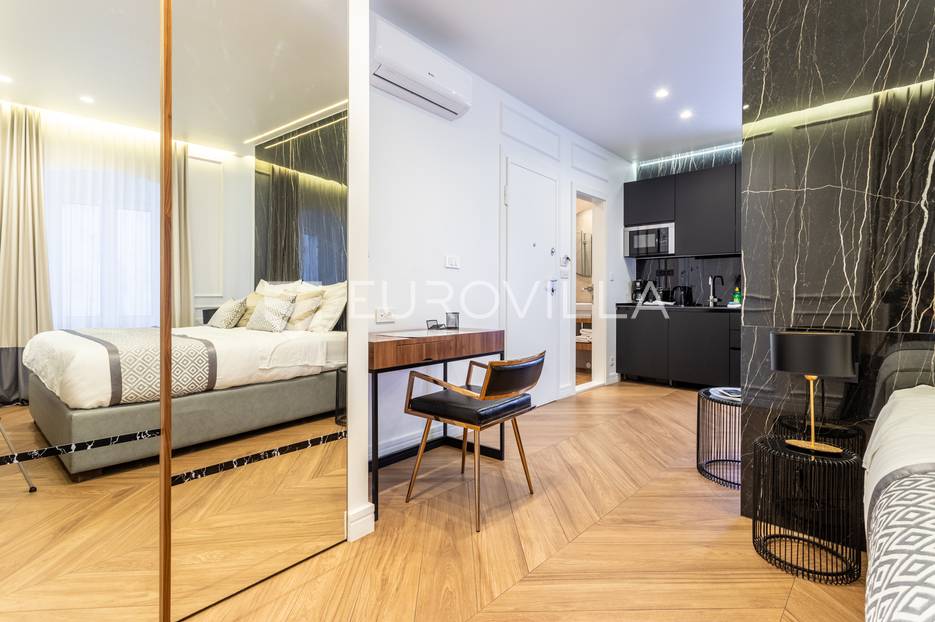 Split, Grad, dva luksuzna studio apartmana u Dikolecijanovoj Palači - cover