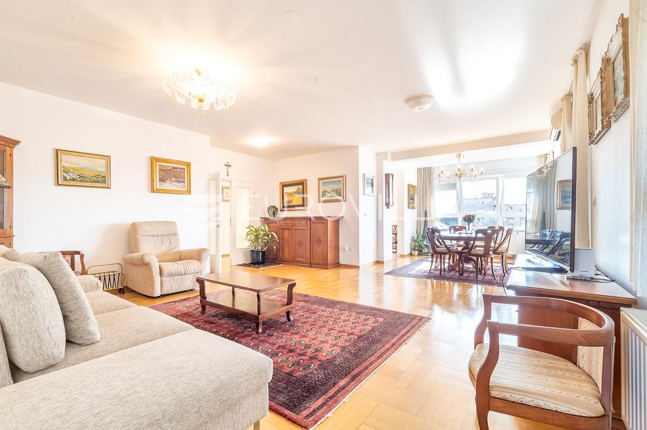 Zagreb, Maksimir odličan četverosoban stan NKP 139 m2, lift, garaža - cover