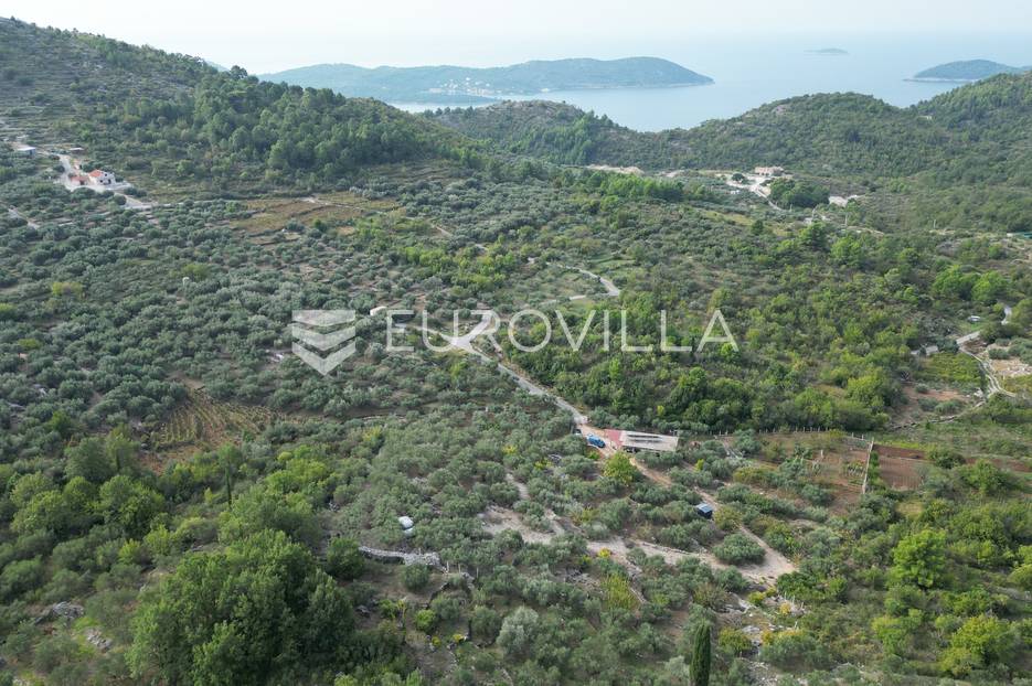 Orašac, poljoprivredno zemljište s objektom 111 m2 - cover