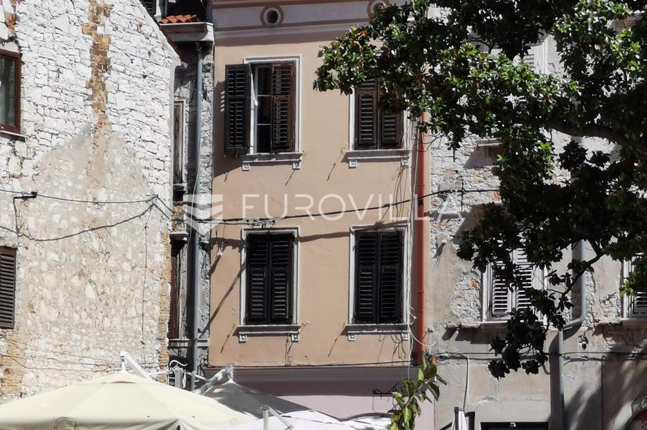 Pula, zgrada sa 4 stana  po 40 m2 u centru grada  - pogodna za najam - cover