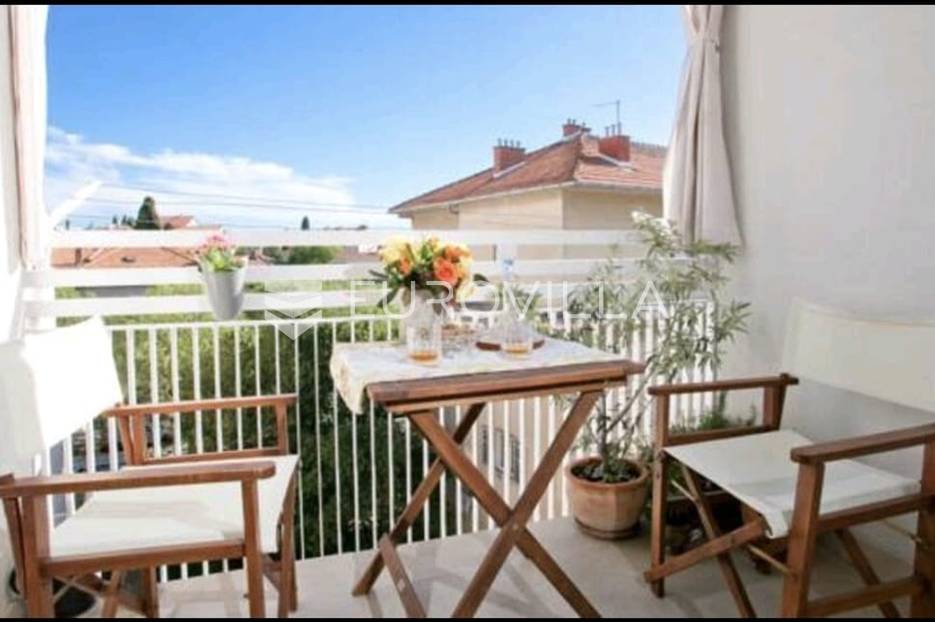 Split, Bačvice, odličan trosoban stan za najam od 01.10.2023 - cover