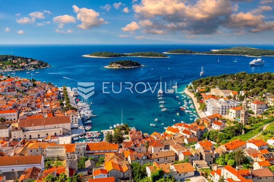 Hvar, Grabalj jedinstveno građevinsko zemljište na otoku Hvaru - cover