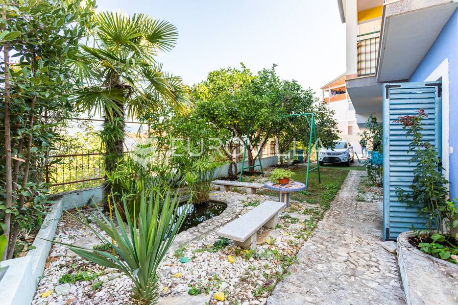 Čiovo, Mastrinka, samostojeća kuća NKP 319 m2, na parceli površine 501 m2. - cover