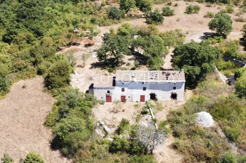 Vodnjan, velika stancija na osami od 6390 m2 - cover