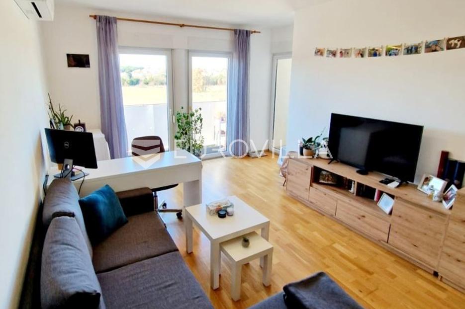 Pula, jednosoban stan nadomak centra grada - cover