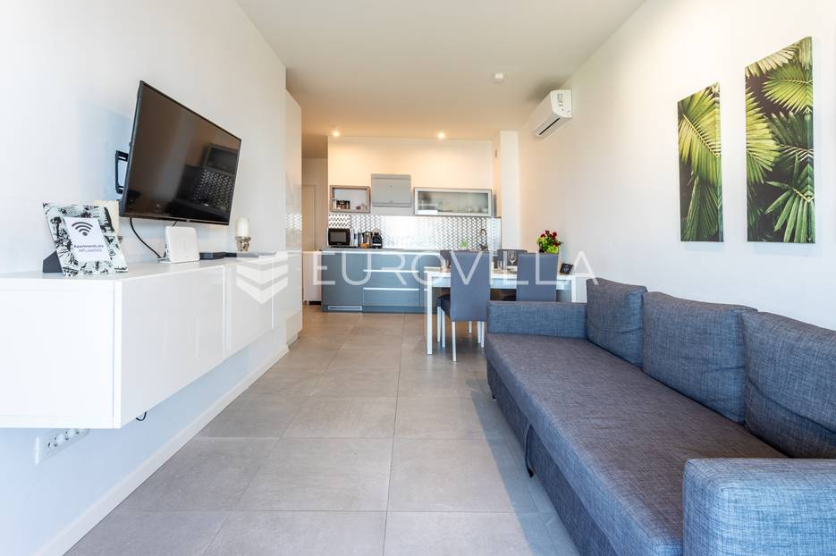 Podstrana, moderan dvosoban stan nekoliko koraka od mora - cover