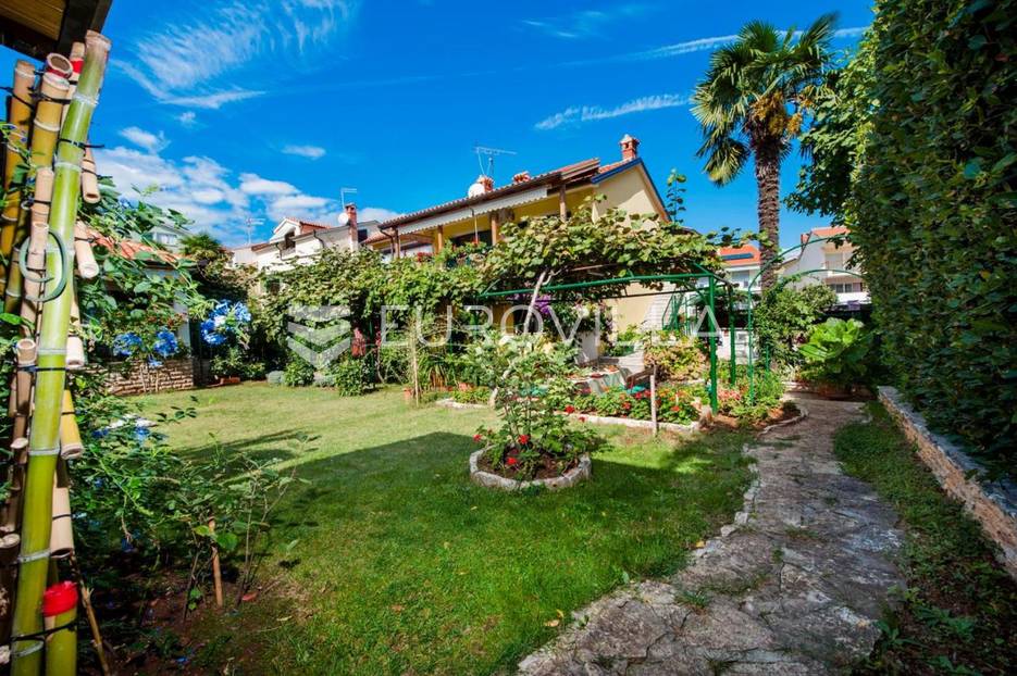 Istra, Rovinj, kuća 360 m2 s tri stana i zasebnom kućicom, izuzetna lokacija - cover