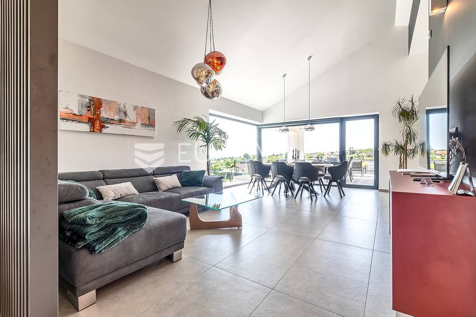 Dugo Selo, luksuzna vila s bazenom - cover