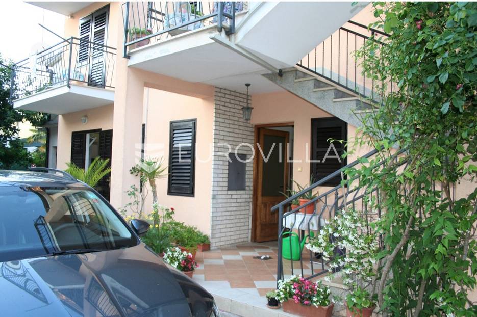 Istra, Novigrad, stan na atraktivnoj lokaciji 75 m2 u blizini mora - cover