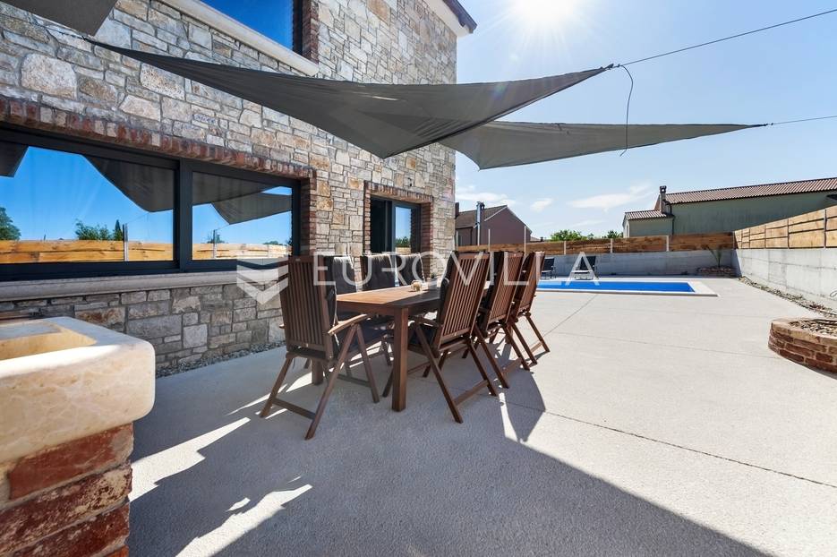 Rovinj, šira okolica Rovinja posebna samostojeća kuća 200 m2 - cover