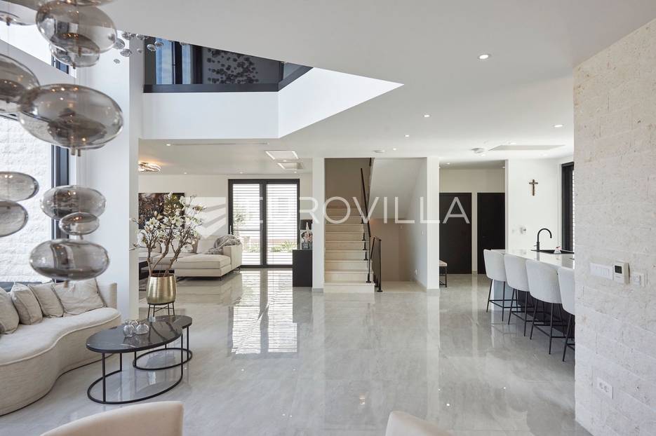 Trogir, luksuzno uređena vila s bazenom - cover