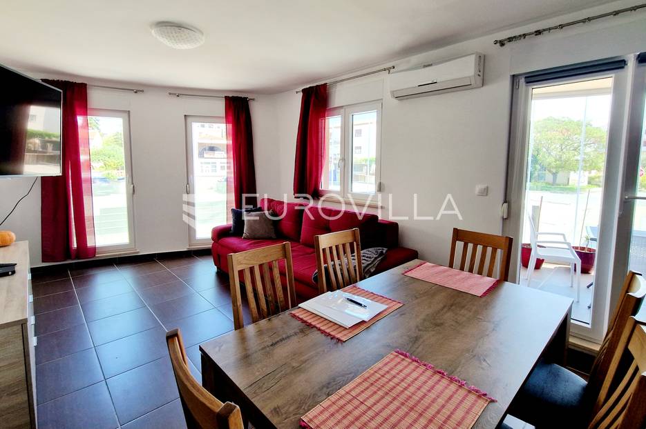 Pula, Nova Veruda - trosobni stan na prvome katu, 75 m2, garaža, 400 metara od plaže - cover