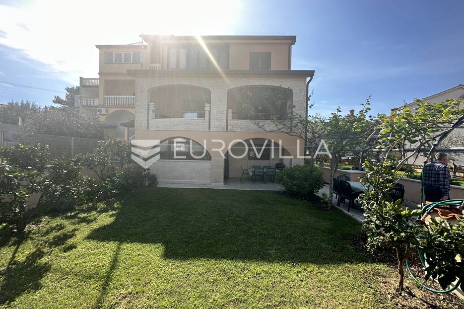 Štinjan, kuća u nizu s vrtom i pogledom more NKP 300 M2 - cover