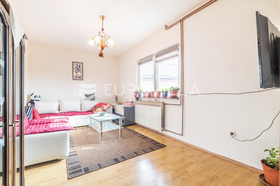 Zagreb, Gornji Čehi, kuća sa dva odvojena stana, 250 m2 - cover