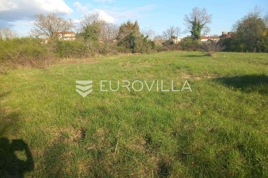 Istra, Čabrunići, građevinsko zemljište 352m2 idealno za gradnju kuće - cover