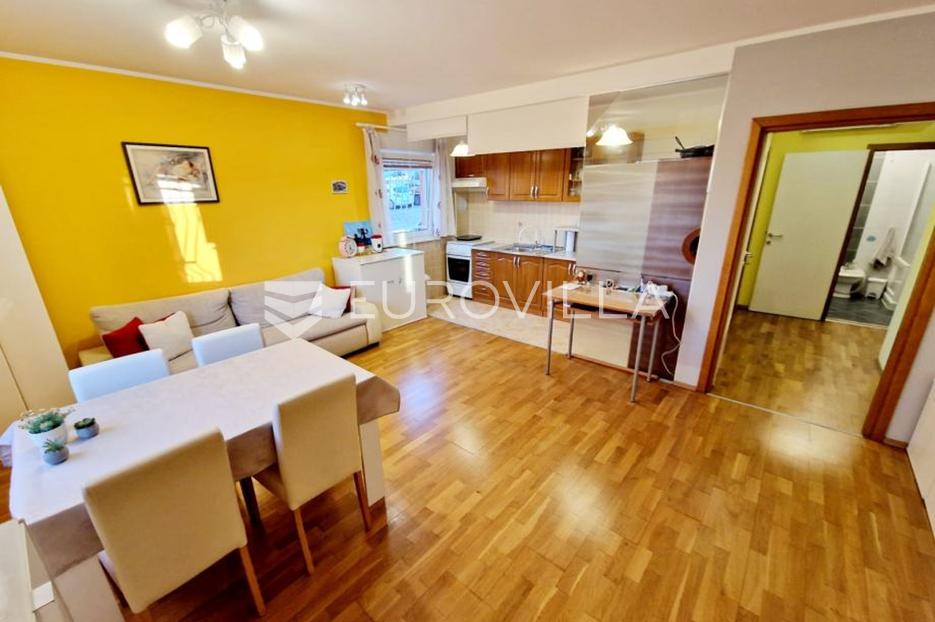 Pula, dvosoban stan nadomak centra grada - cover