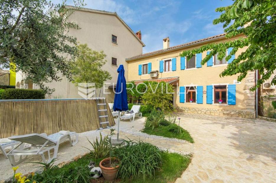 Šišan, kamena kuća s bazenom, garažom i velikom okućnicom - cover