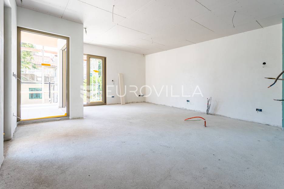 Split, dvosoban luksuzan stan s lijepom terasom- S5 - cover