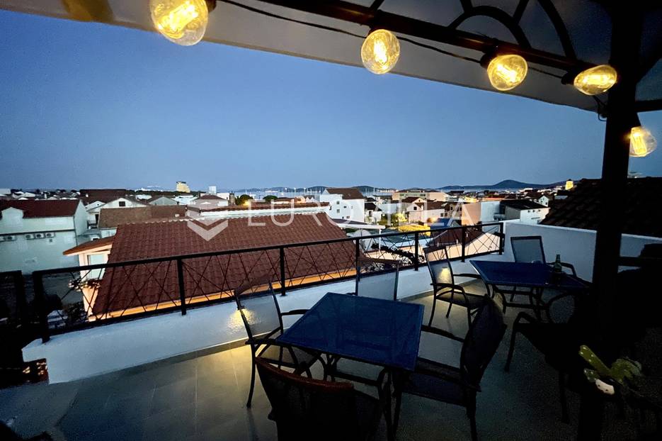 Vodice, centar, kuća u 3 etaže, 136 m2 + 50 m2 terase - cover