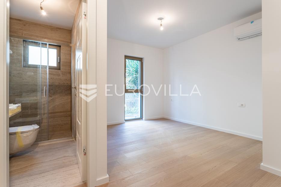 Split, dvosoban luksuzan stan s lijepom terasom- S5 - cover