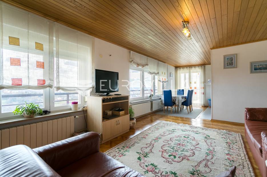 Borčec, prekrasna obiteljska kuća površine 408 m2 s građevinskim zemljištem 973 m2 - cover