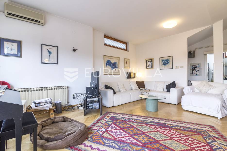 Zagreb, Srebrnjak, troetažni peterosobni stan 150 m2 - cover