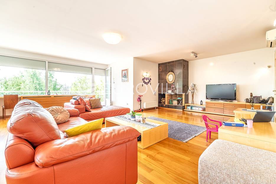 Zagreb, Dedići prekrasan dvoetažan višesoban stan sa terasama, vrtom i garažama NKP 260m2 - cover