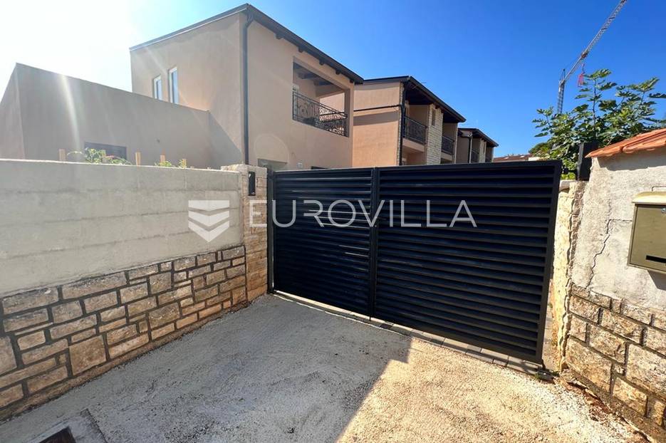 Istra, Rovinjsko selo, kuća u nizu od 90m2 u mirnom okruženju - cover