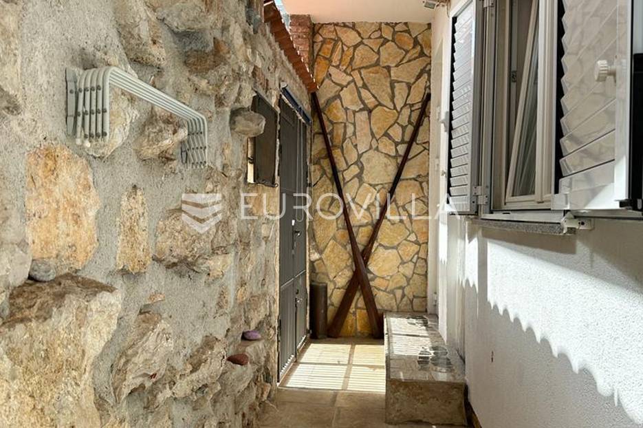 Istra, Rovinj, kamena obiteljska kuća u centru grada - cover