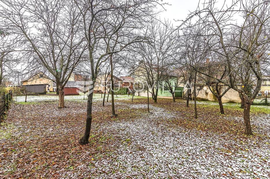 Podsused, građevinsko zemljište ukupne površine 1700 m2 - cover