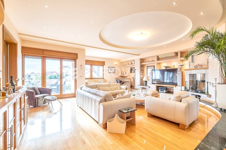 Pantovčak luksuzna obiteljska vila s bazenom - cover