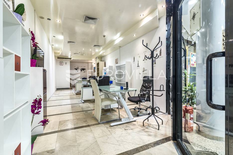 Strogi centar, poslovni prostor (lokal) NKP 40 m2 za prodaju - cover