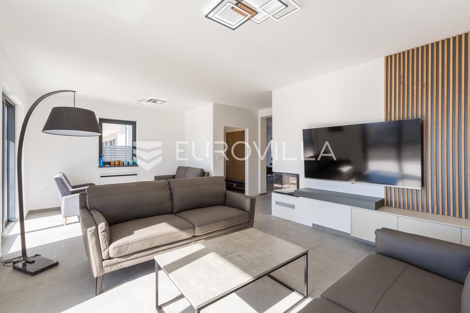 Istra, Smoljanci, moderna novoizgrađena vila s bazenom i pogledom na more - cover