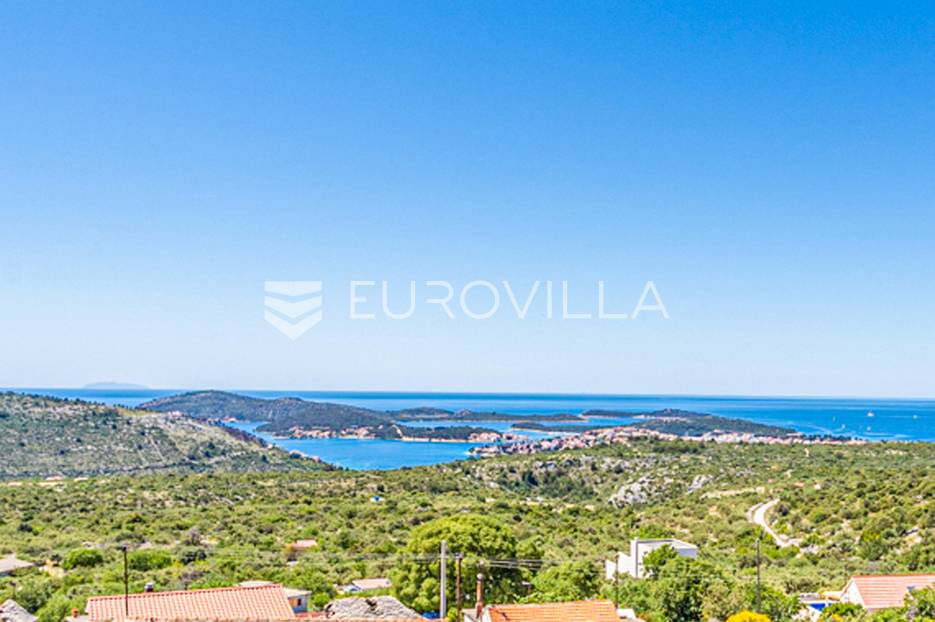 Rogoznica, građevinsko zemljište 300 m od mora - cover