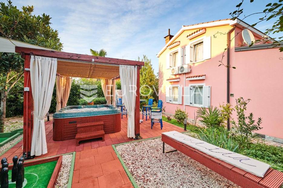 Umag, samostojeća kuća s bazenom, NKP 143 m2 - cover