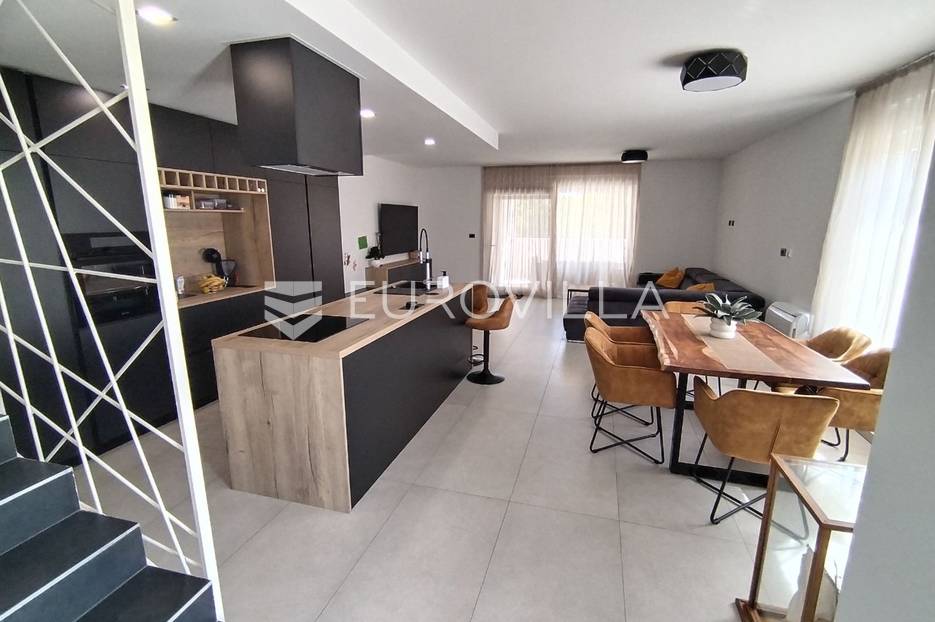 Pula, Štinjan - prekrasna moderna duplex kuća na mirnoj lokaciji, blizina mora NKP 145,81 m2 - cover