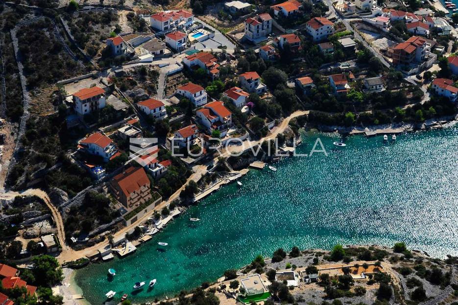 Sevid, građevinsko zemljište s dozvolom, prvi red uz more, 800 m2 - cover