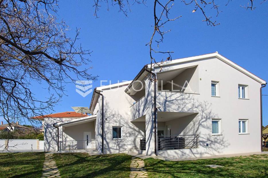 Istra, Ližnjan - apartmanska kuća s 3 stana, konoba, vrt, 1 km od mora - cover