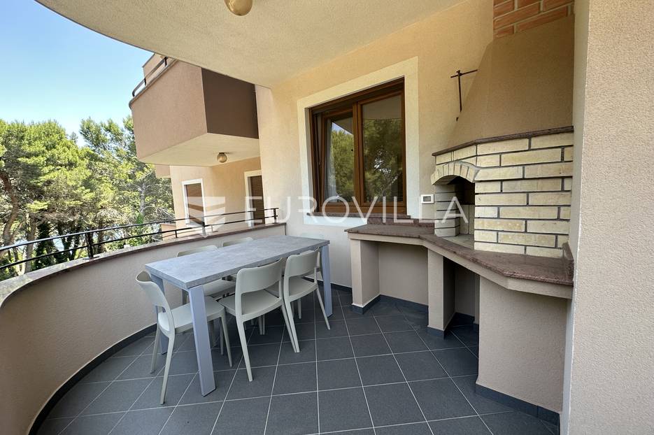 Premantura, trosoban  stan NKP 71 M2, udaljen  50 m od mora - cover