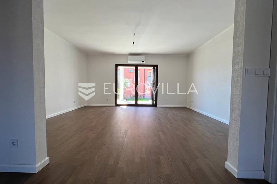 Istra, Umag, renovirana kuća u nizu 100 m od mora - cover