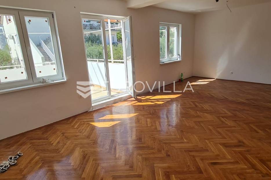 Hvar, dvoetažni četverosobni stan (105 m2) - cover