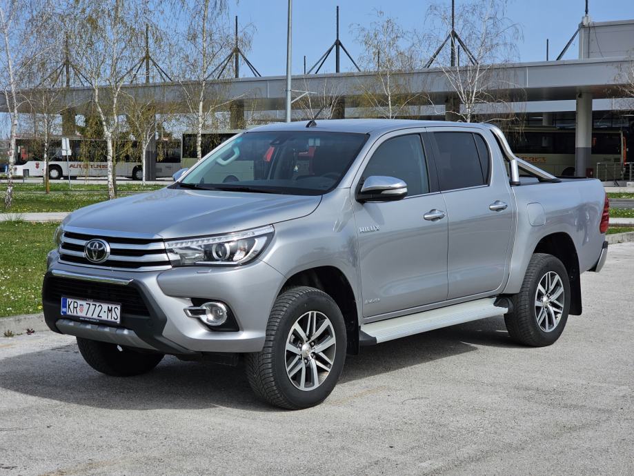 Toyota Hilux 2.4D Invincible automatik 4x4 SERVISNA 1. VLASNIK HR AUTO - cover