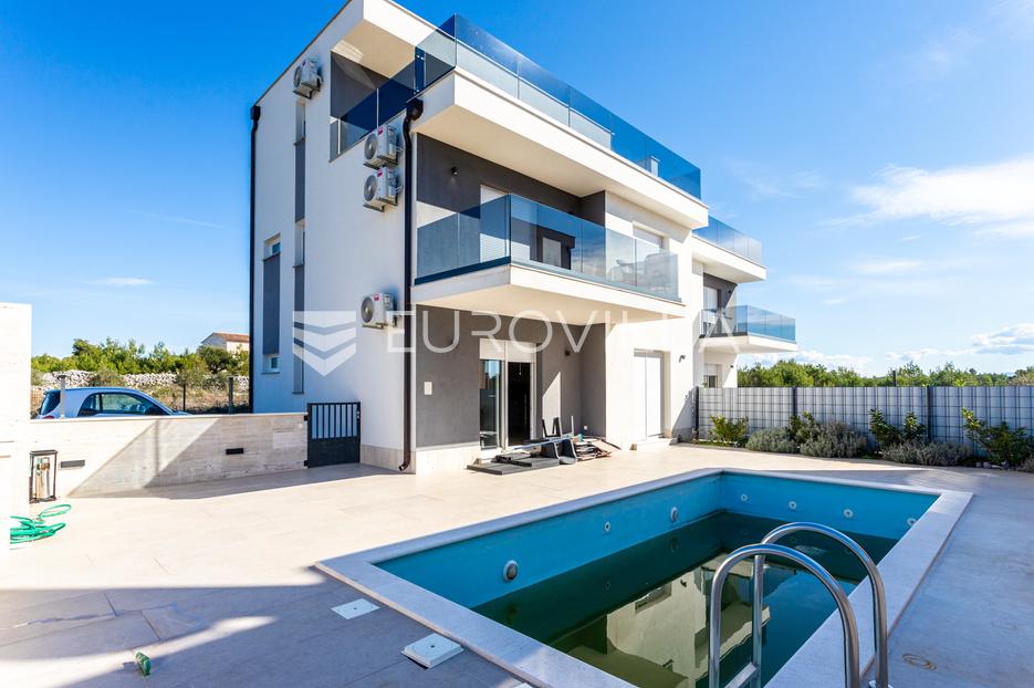 Vodice, Srima, moderna lijepa kuća s bazenom - cover